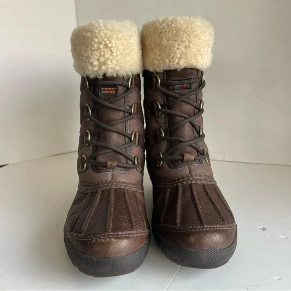 UGG Women's NEWBERRY 3224-STT Quitted Snow Boot (Waterproof, Shearling Lined) - Picture 2 of 14